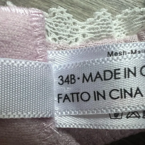 Urban Outfitters Out From Under Sia Mesh Ribbon Underwire Bra in Lilac. Size 34B - Picture 10 of 11